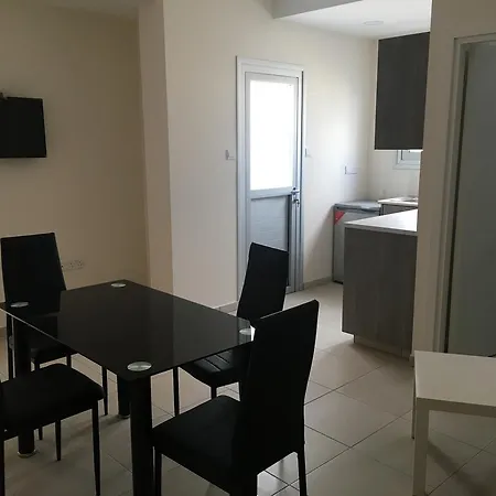 Cross Road Appartement *